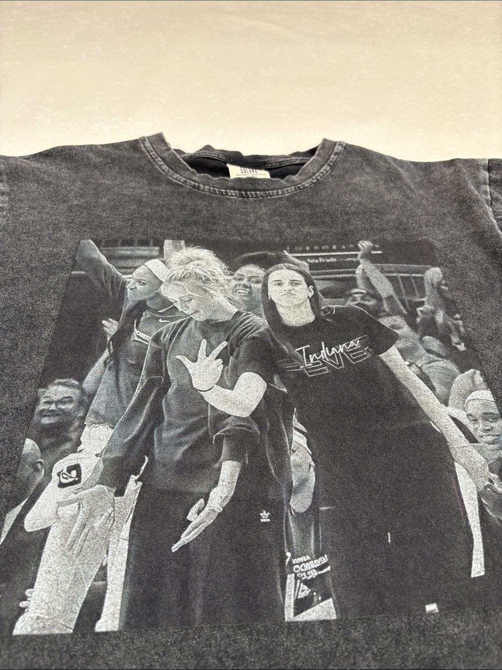 Streetwear graphic Vintage wash - Photo / Peace Sign - UNISEX